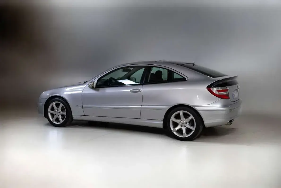 Usado Mercedes C180 Sport Edition 143 CV (105 kW) 2007 Plateado Coupe