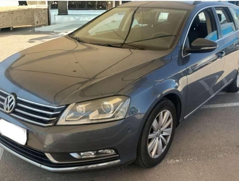 Plateado Usado 2013 VW Passat Advance Berlina | 9990 € (Precio justo) - Imagen 1/4