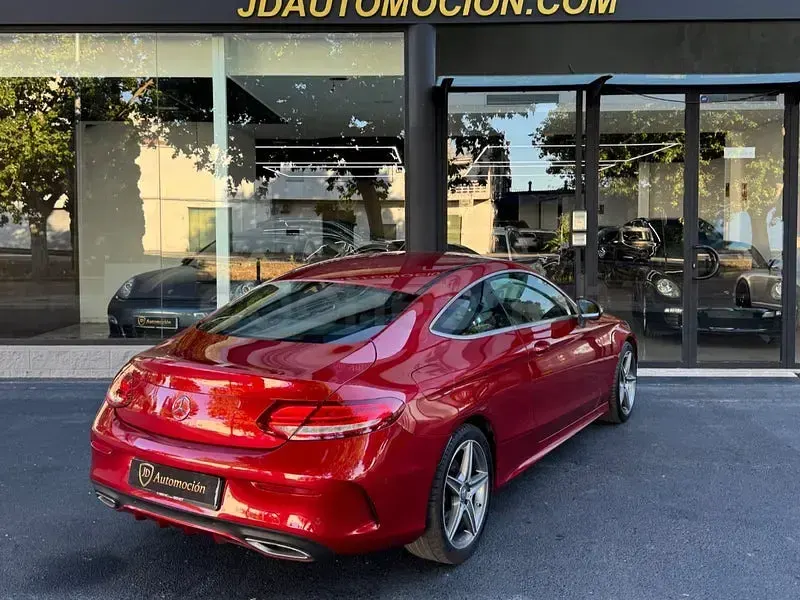 Usado Mercedes C220 170 CV (125 kW) 2017 Granate Coupe