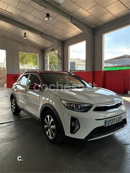 Usado Kia Stonic 100 CV (73 kW) 2022 Blanco SUV