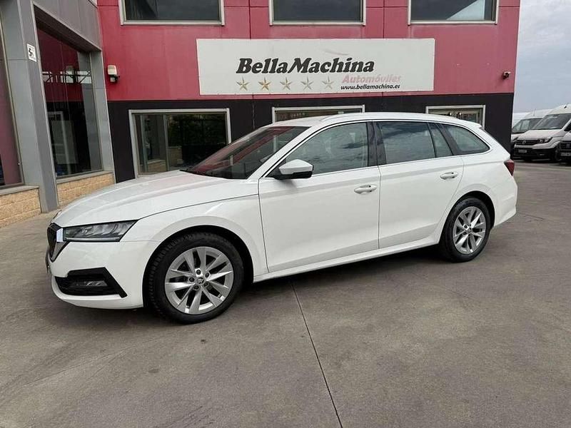Blanco Usado 2021 Skoda Octavia Style Familiar | 13.475 € (Precio justo) - Imagen 1/4