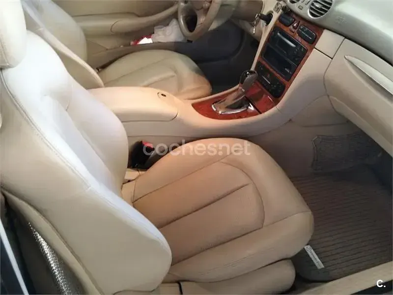 Usado Mercedes CLK270 Elegance 170 CV (125 kW) 2003 Beige Coupe