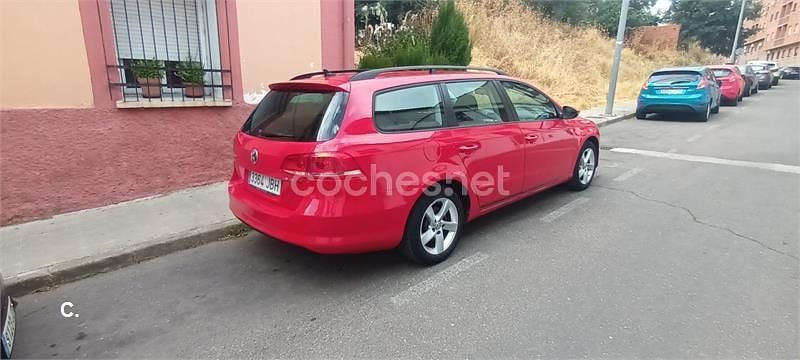 Usado VW Passat 105 CV (77 kW) 2014 Rojo Familiar