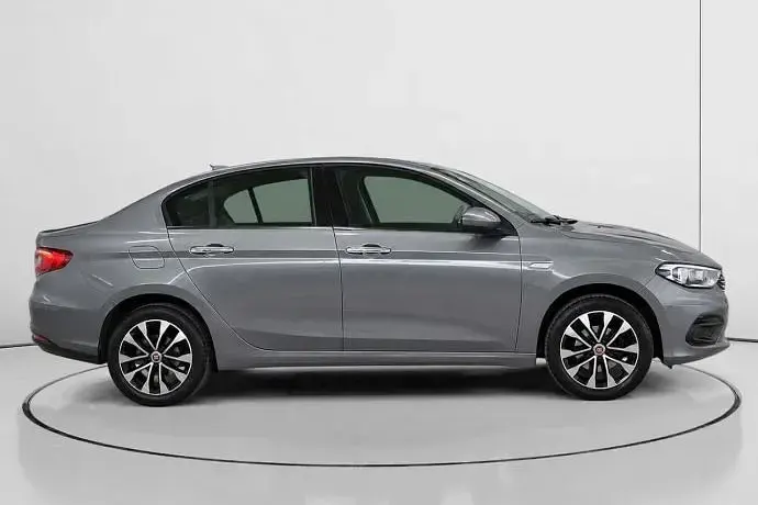 Usado Fiat Tipo Easy 120 CV (88 kW) 2017 Gris Berlina