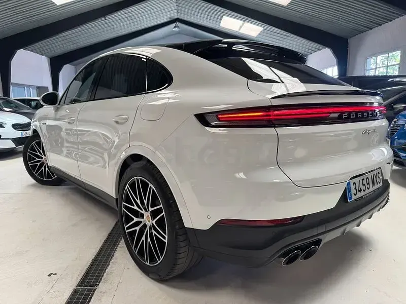 Usado Porsche Cayenne E-Hybrid Black Edition 470 CV (345 kW) 2025 Blanco SUV