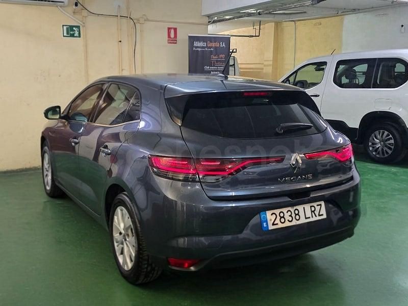 Usado Renault Mégane IV Zen 140 CV (102 kW) 2021 Gris / plata Berlina