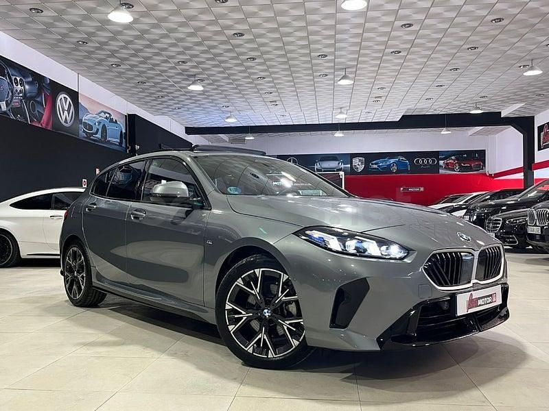 Usado BMW 120 Comfort Edition 163 CV (119 kW) 2025 Gris / plata Utilitario