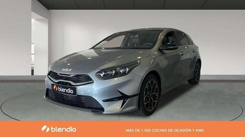 Usado Kia Ceed Style 101 CV (74 kW) 2025 Gris Utilitario