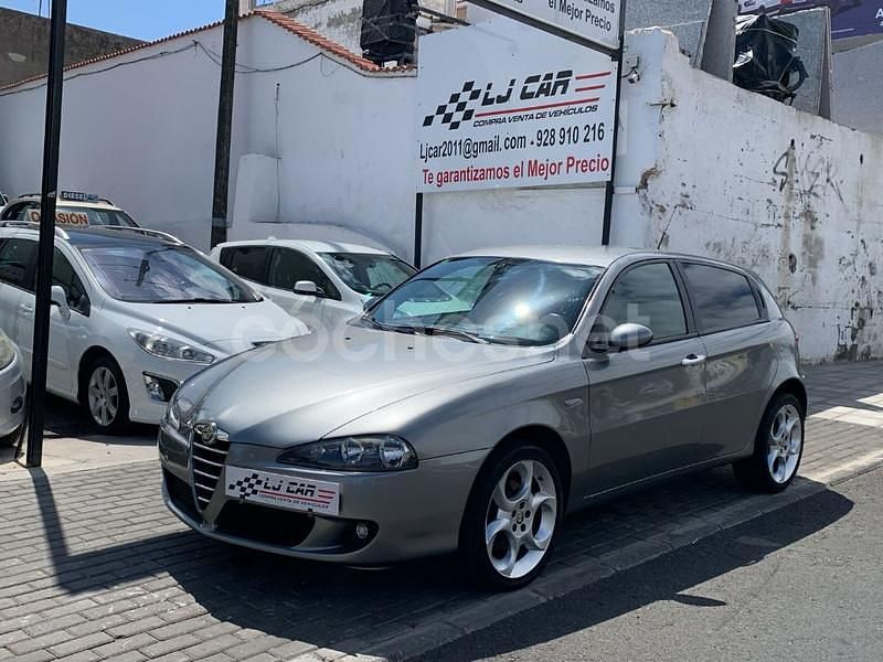 Marrón Usado 2005 Alfa Romeo 147 Distinctive Utilitario | 4000 € (Caro) - Imagen 1/4