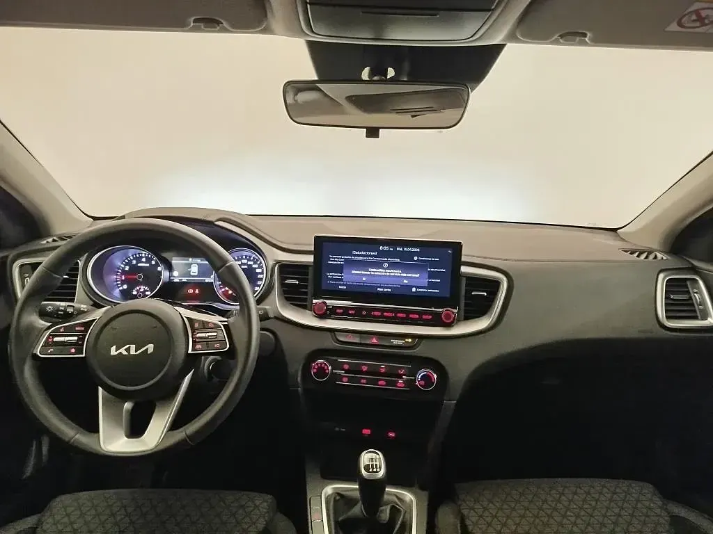 Usado Kia Ceed 100 CV (73 kW) 2024 Cassa white (wd) Utilitario