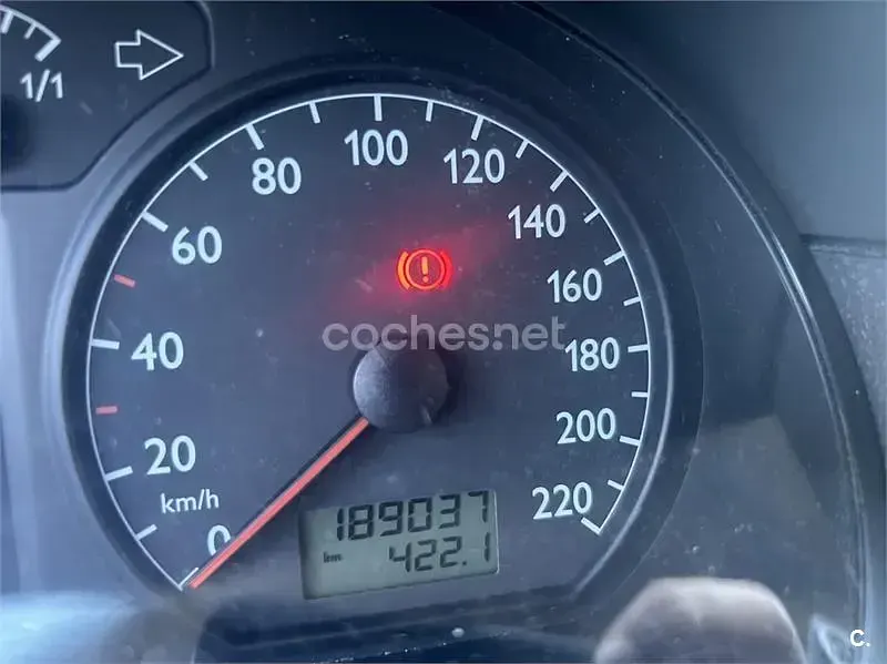 Usado VW Polo Trendline 75 CV (55 kW) 2005 Gris / plata Utilitario