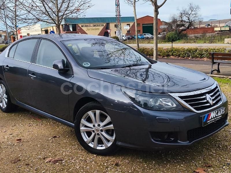 Usado Renault Latitude Expression 150 CV (110 kW) 2011 Gris / plata Berlina
