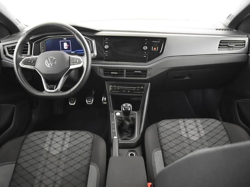 Usado VW Taigo R-line 115 CV (84 kW) 2024 Gris/plata SUV