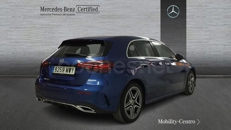 Usado Mercedes A180 AMG line 116 CV (85 kW) 2024 Azul espectra Berlina