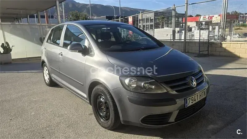 Usado VW Golf IV 75 CV (55 kW) 2005 Gris / plata Berlina