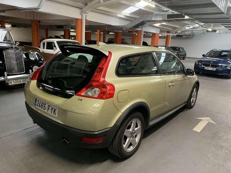 Usado Volvo C30 Summum 179 CV (131 kW) 2007 Amarillo Utilitario