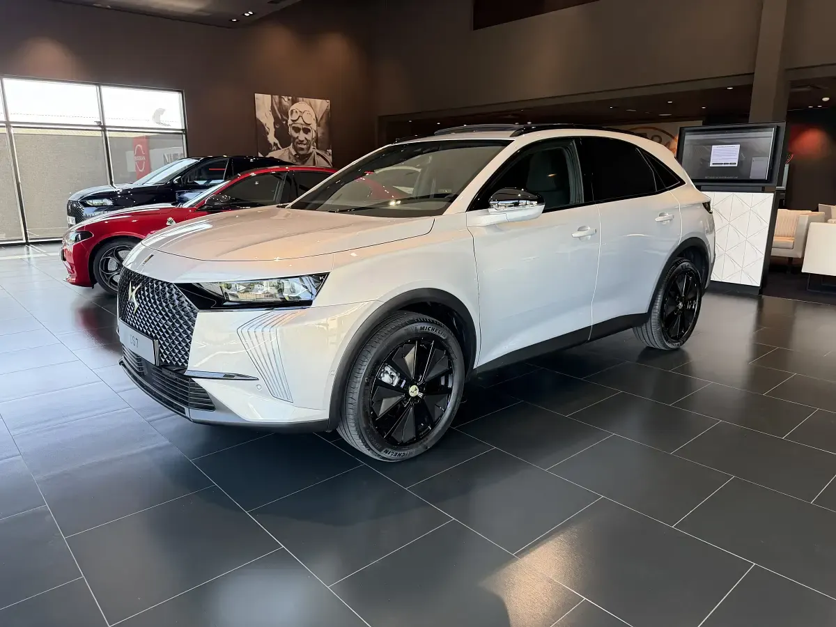 Nuevo DS Automobiles DS7 Crossback 130 CV (95 kW) 2026 Gris SUV