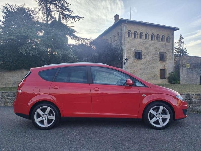 Usado Seat Altea XL Sport 160 CV (117 kW) 2010 Rojo Monovolumen
