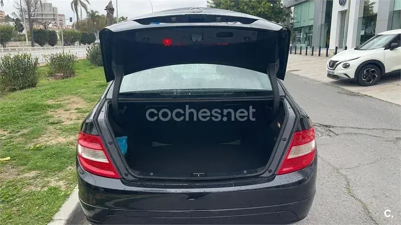 Usado Mercedes C220 170 CV (125 kW) 2010 Negro Berlina