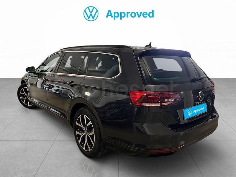 Usado VW Passat Executive 150 CV (110 kW) 2023 Gris / plata Familiar