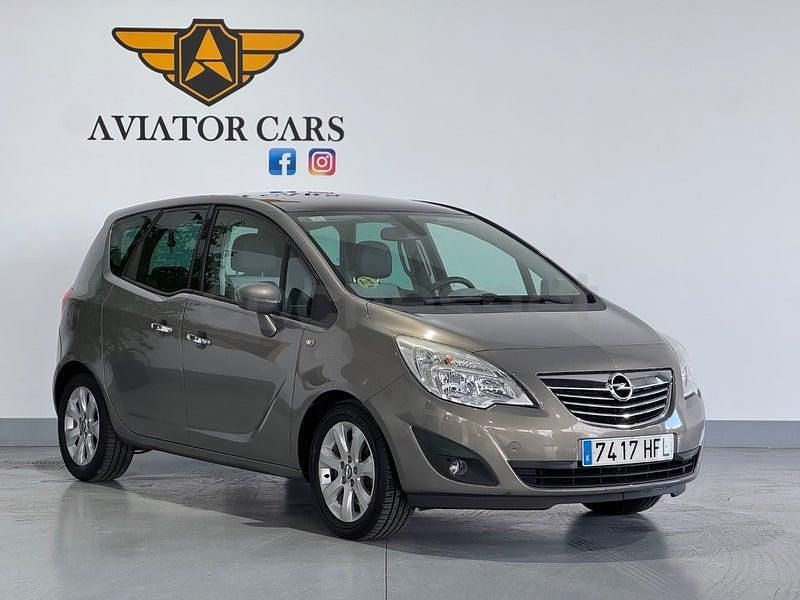 Usado Opel Meriva Cosmo 110 CV (80 kW) 2011 Beige Monovolumen