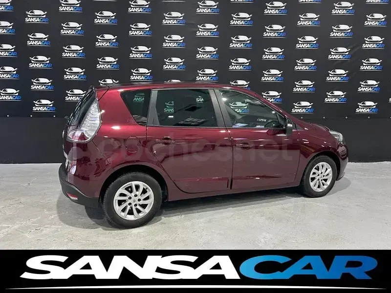 Usado Renault Scénic LIMITED 110 CV (80 kW) 2015 Granate Monovolumen
