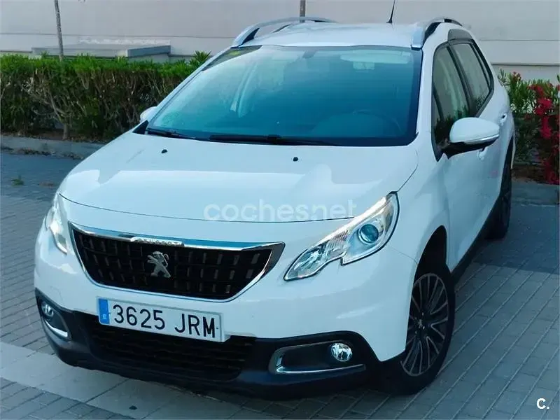 Usado Peugeot 2008 Active 100 CV (73 kW) 2016 Blanco SUV
