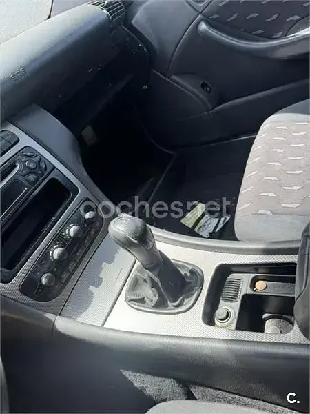 Usado Mercedes C220 143 CV (105 kW) 2002 Beige Berlina