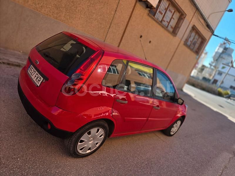 Usado Ford Fiesta Ambiente 68 CV (50 kW) 2007 Rojo Berlina