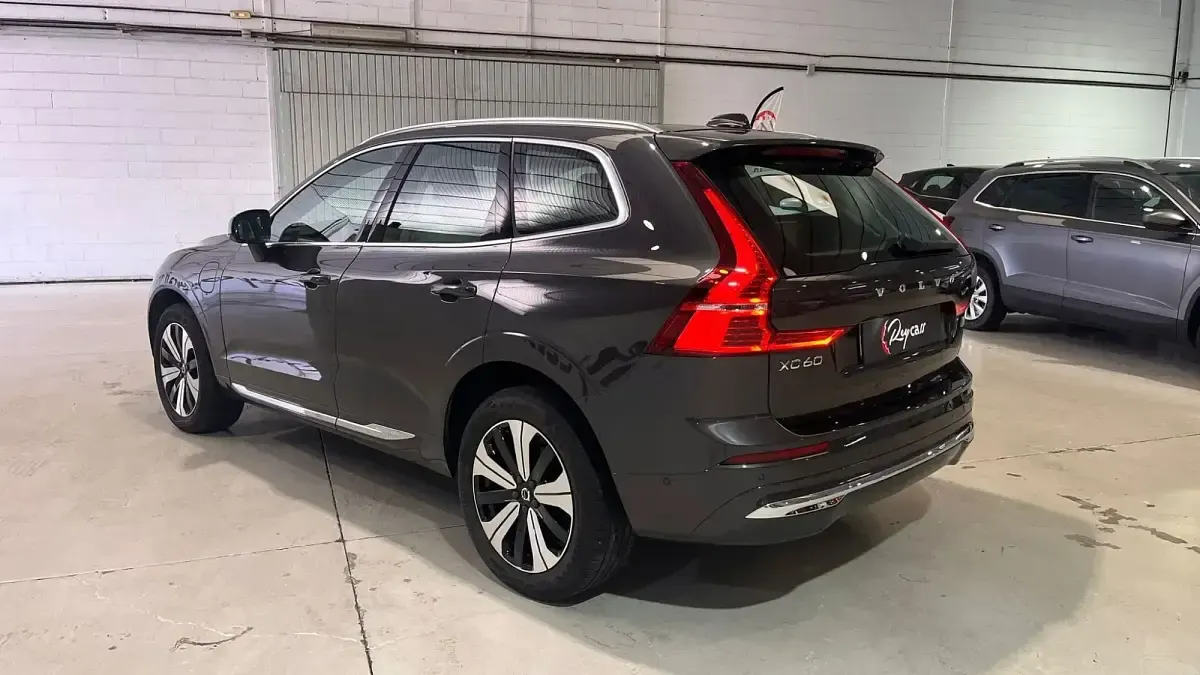 Usado Volvo XC60 Plus 350 CV (257 kW) 2023 Gris SUV