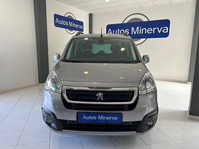 Usado Peugeot Partner Tepee Active 120 CV (88 kW) 2016 Gris / plata Monovolumen