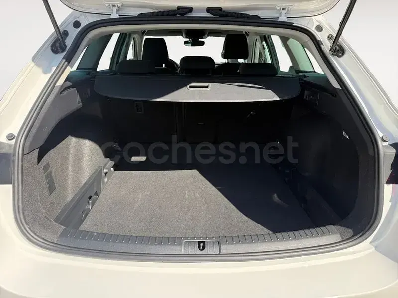 Usado Seat Leon Style 116 CV (85 kW) 2025 Blanco Familiar