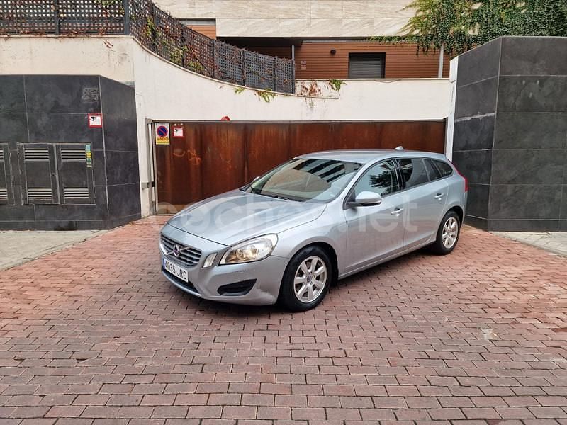 Gris / plata Usado 2012 Volvo V60 Momentum Familiar | 7480 € (Precio justo) - Imagen 1/4