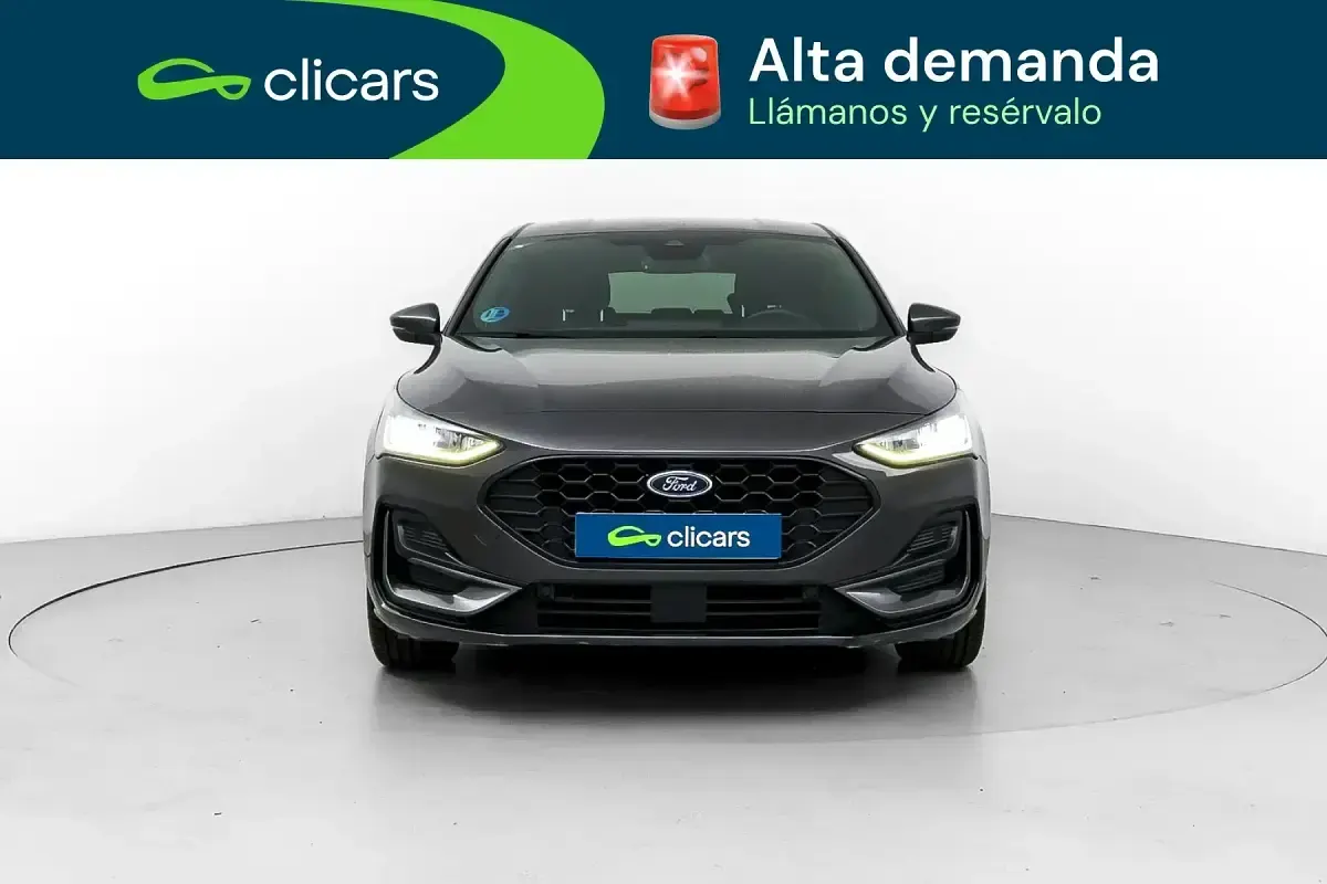 Usado Ford Focus ST-Line 125 CV (91 kW) 2023 Gris / plata Berlina