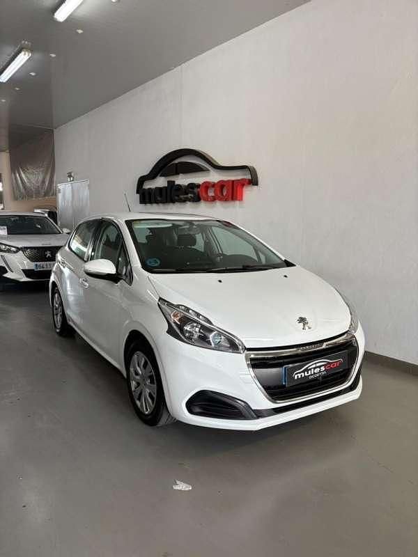 Usado Peugeot 208 Active 102 CV (75 kW) 2019 Blanco Utilitario