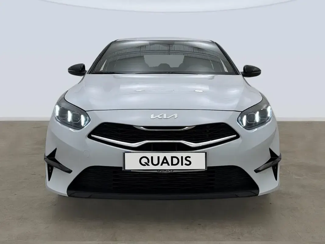 Usado Kia Ceed Style 100 CV (73 kW) 2025 Blanco Utilitario