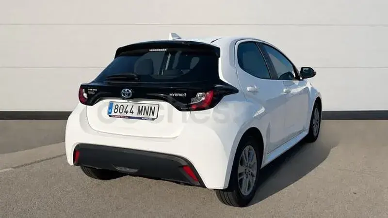 Usado Toyota Yaris Hybrid Business Edition 116 CV (85 kW) 2024 Blanco Berlina