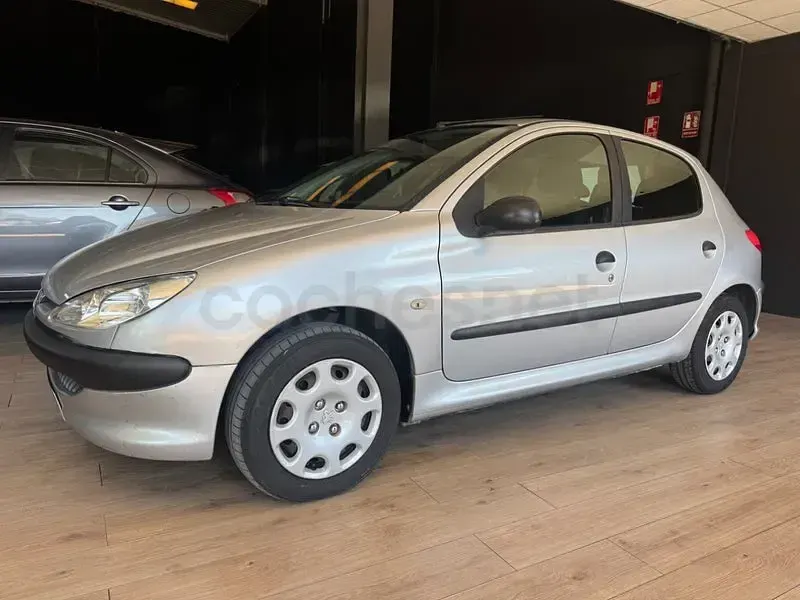 Usado Peugeot 206 75 CV (55 kW) 2006 Gris / plata Berlina