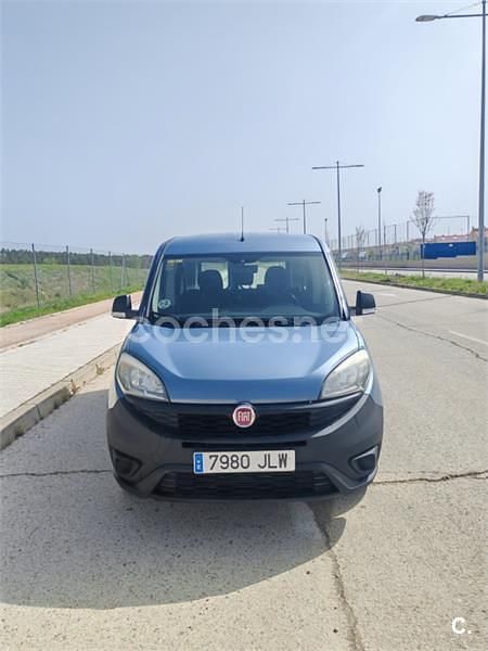 Usado Fiat Doblò Active 90 HP (66 kW) 2015 Azul Monovolume