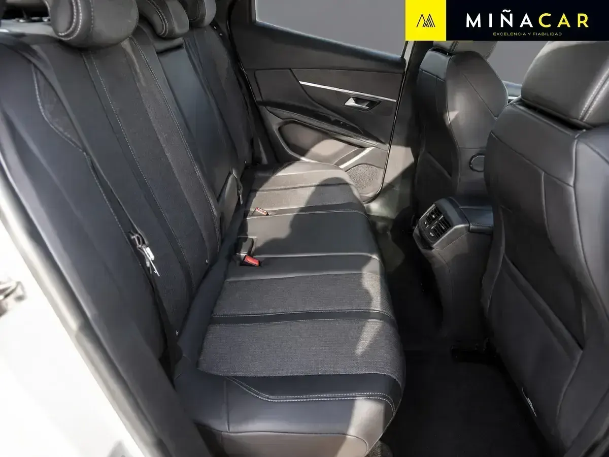 Usado Peugeot 3008 Active 130 CV (95 kW) 2023 Blanco SUV