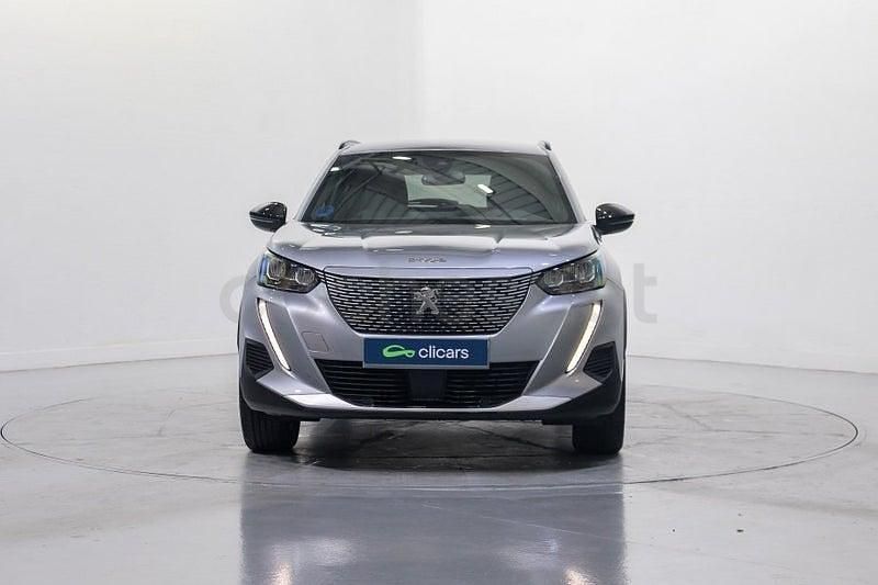 Usado Peugeot 2008 Allure 136 CV (100 kW) 2023 Gris / plata SUV