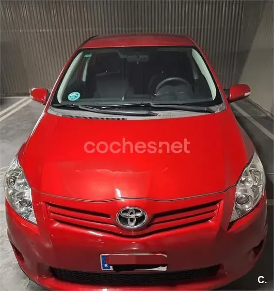Usado Toyota Auris Active 132 CV (97 kW) 2010 Rojo Utilitario