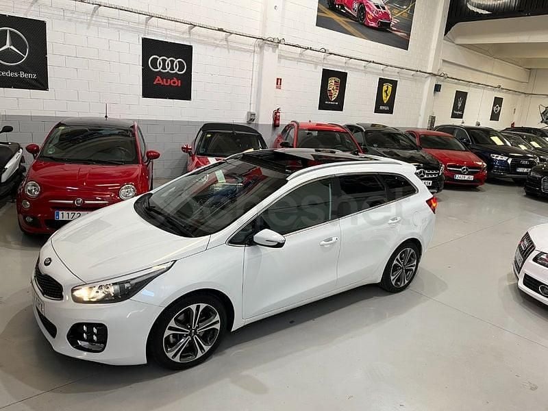 Usado Kia Ceed Sportswagon GT-Line 136 CV (100 kW) 2018 Blanco Familiar