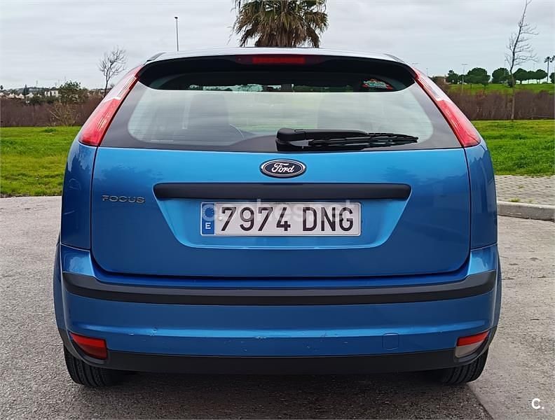 Usado Ford Focus Trend 100 CV (73 kW) 2005 Azul Berlina