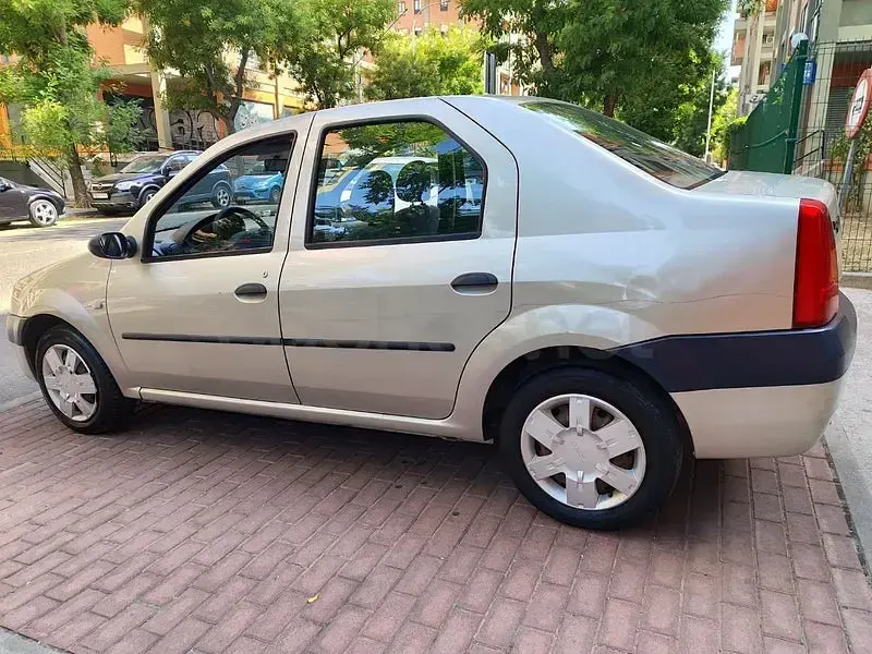 Usado Dacia Logan Lauréate 90 CV (66 kW) 2006 Gris / plata Berlina