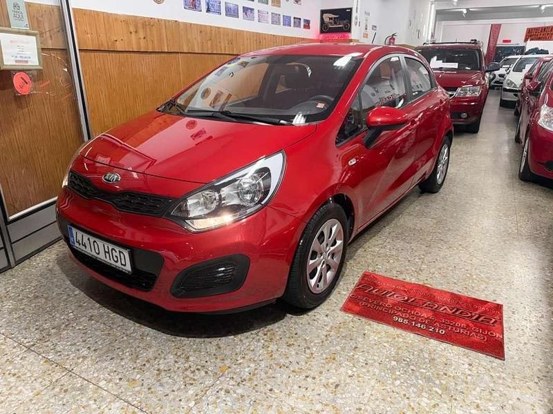 Rojo Usado 2012 Kia Rio Utilitario | 7900 € (Caro) - Imagen 1/4