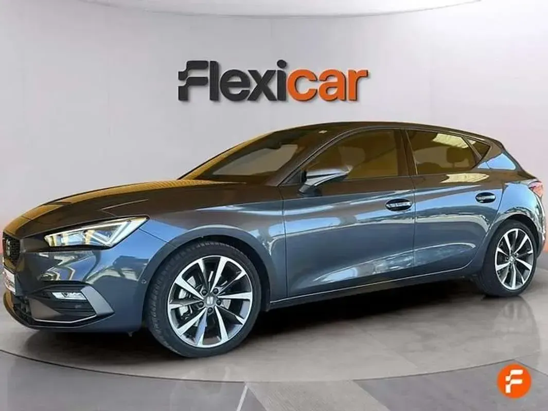 Usado Seat Leon FR 150 CV (110 kW) 2021 Gris Utilitario