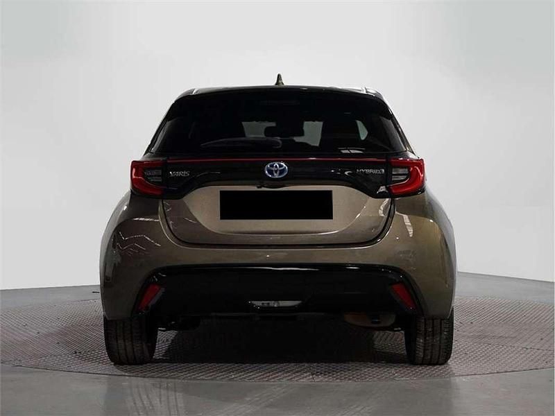Usado Toyota Yaris Hybrid Style 116 CV (85 kW) 2021 Bronce oliva Utilitario