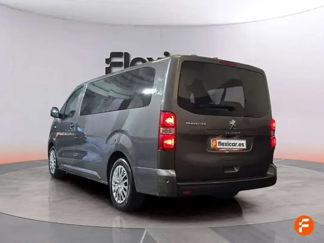 Usado Peugeot Traveller Active 120 CV (88 kW) 2021 Gris Monovolumen