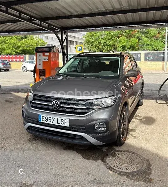 Usado VW T-Cross Advance 110 CV (80 kW) 2021 Gris / plata SUV